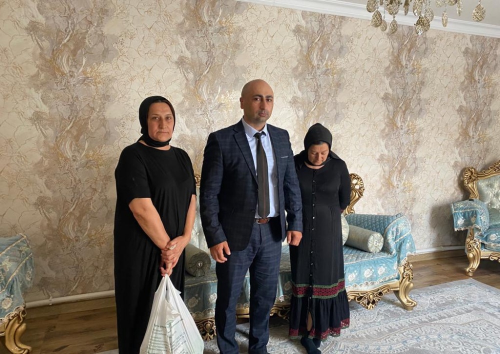Власти Хасавюртовского района посещают семьи военнослужащих погибших в ходе спецоперации на Украине