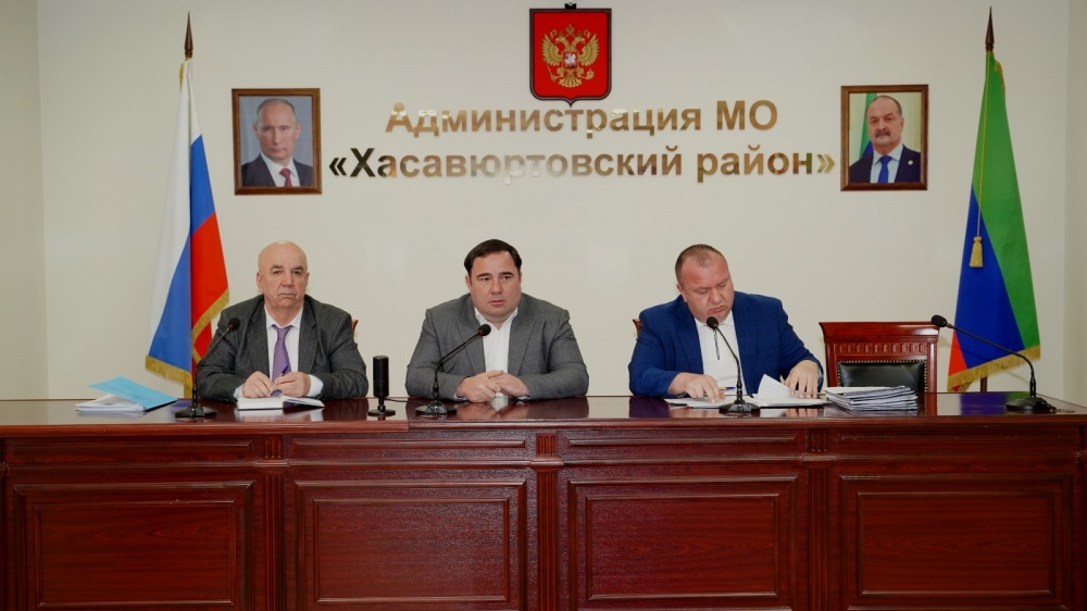 Глава   Хасавюртовского района провел  очередное пленарное совещание актива   по актуальным вопросам деятельности муниципалитета