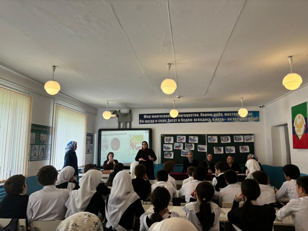 Специалисты ОДН и ЗП Хасавюртовского района провели лекцию от российского общества «Знание»