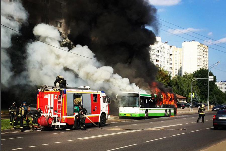 Пожар на ореховом бульваре. Пожар в общественном транспорте. Пожары на транспортных средствах.