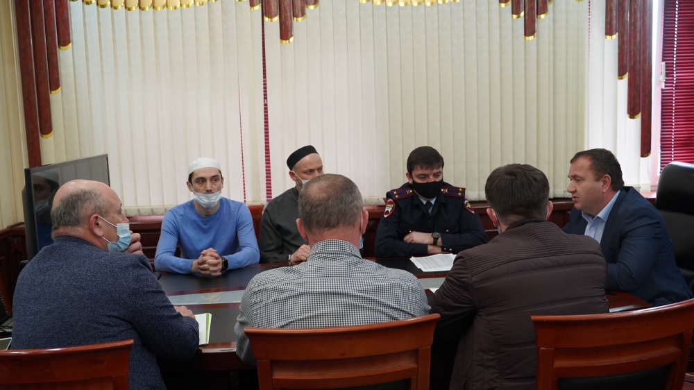 В администрации Хасавюртовского района обсудили план мероприятий по безопасности дорожного движения
